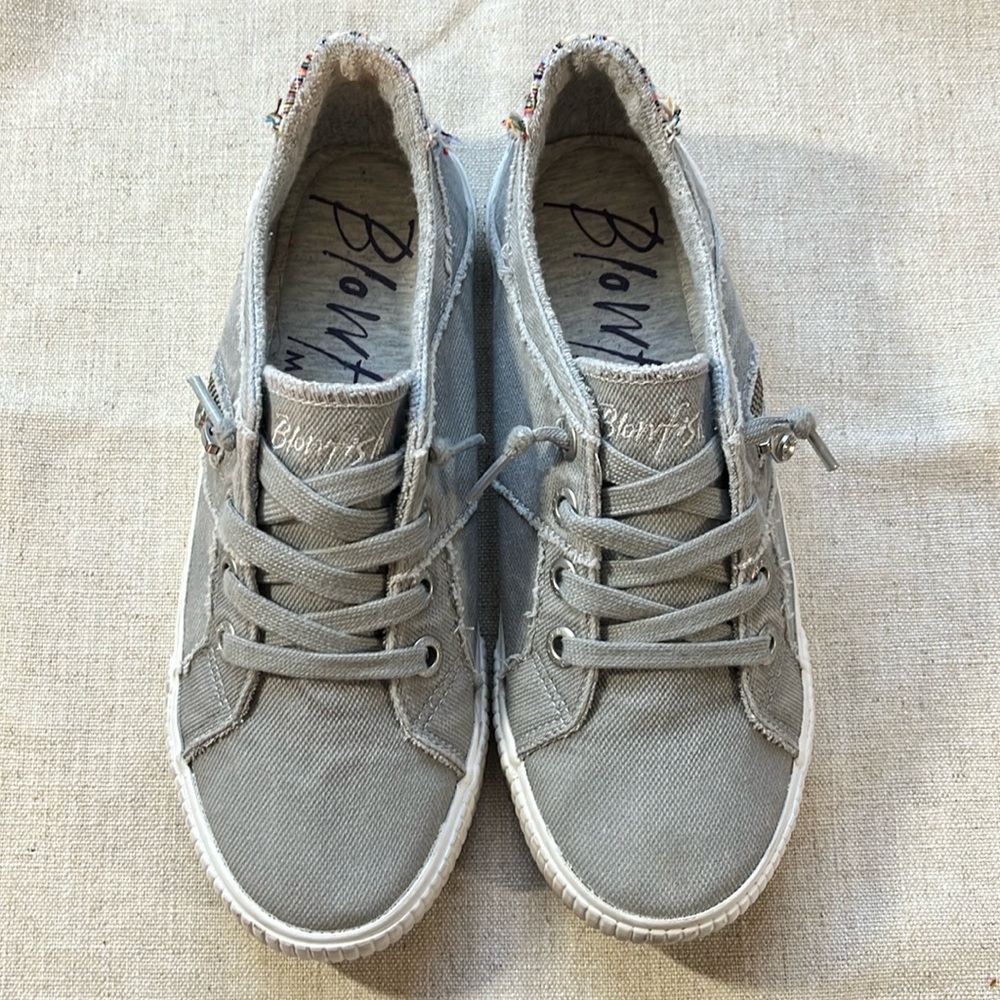 Blowfish Malibu Gray Canvas Slip On Sneakers Size 8